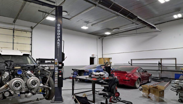 linear high bay used in high ceilling garage