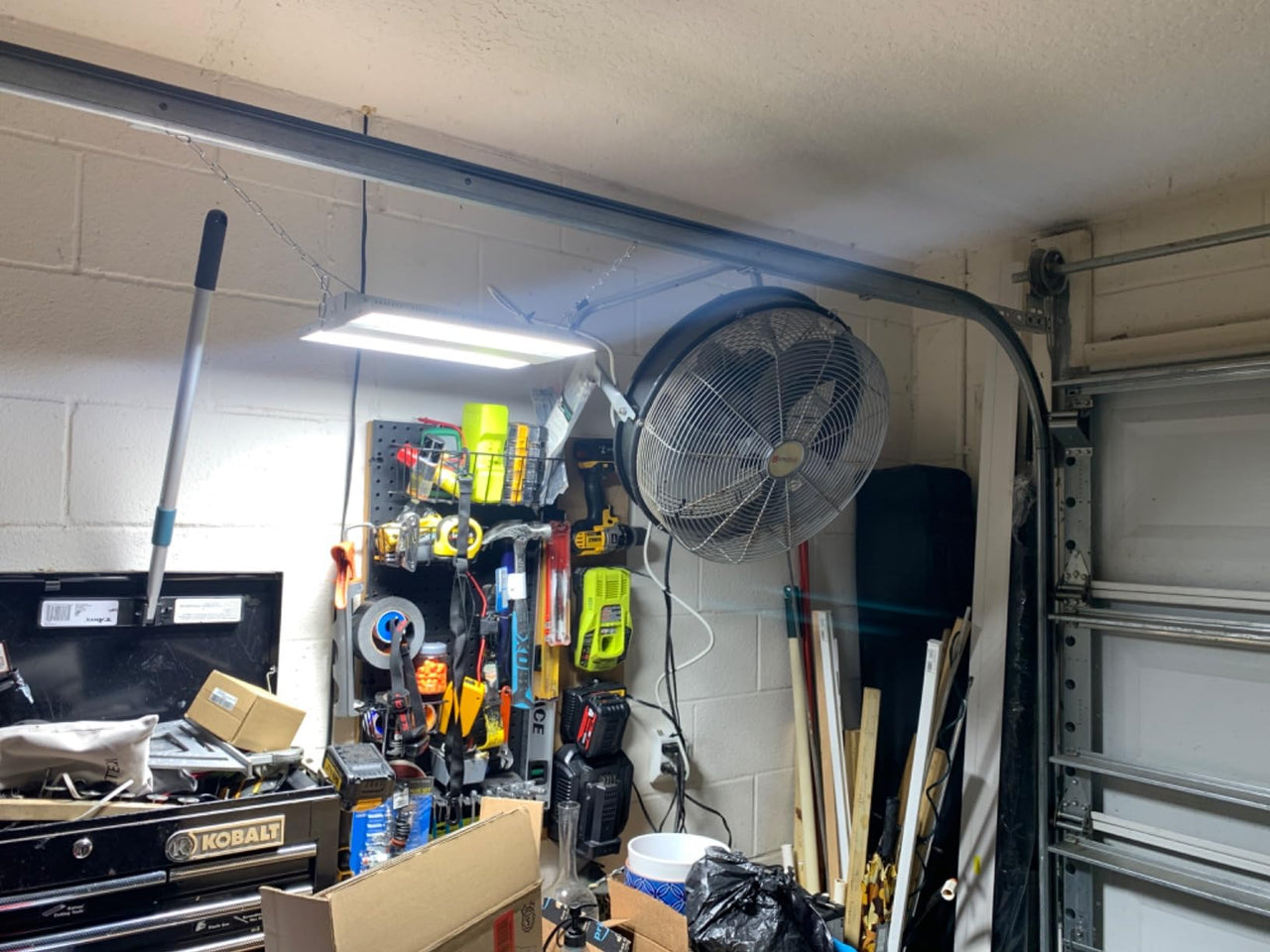 linear shop lights used for workshop diy basement and garage lighting