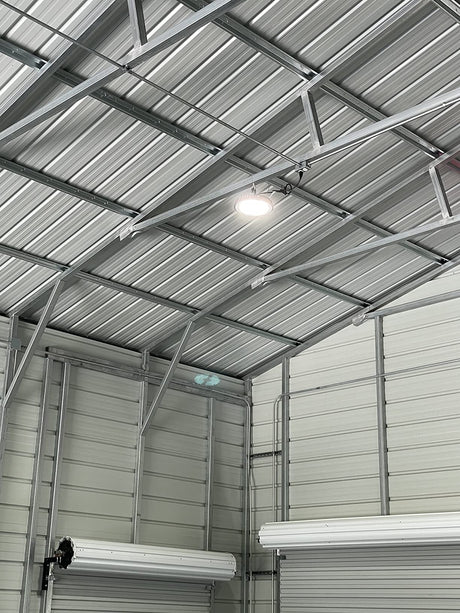 Linear High Bay vs. Tube Lights for Visual Comfort
